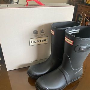 Hunter Women Original Short Rain Boats (never been used) size 8